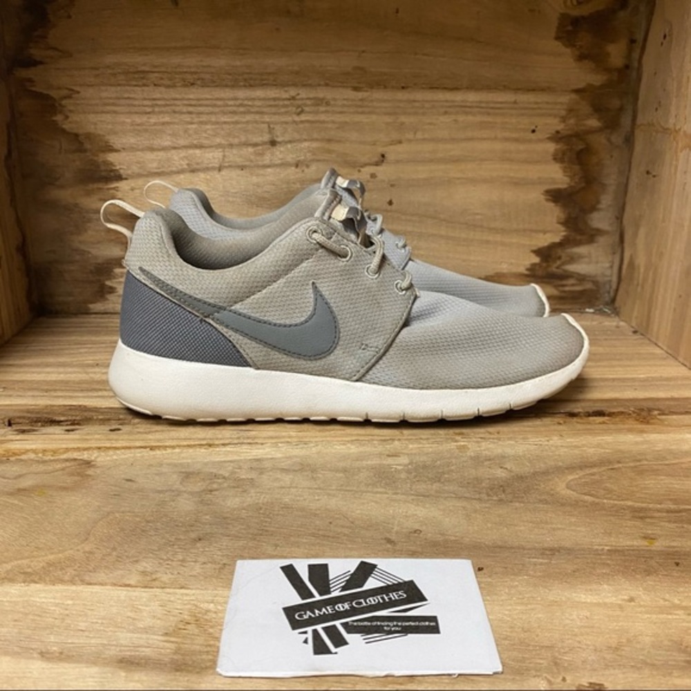 Nike roshe grey white running sneakers shoes
